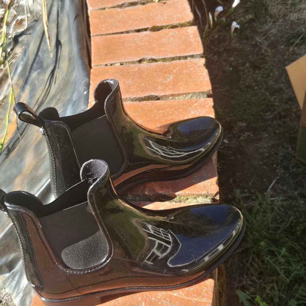 Marc Fisher Black Rain & Snow Boots Chelsea Style